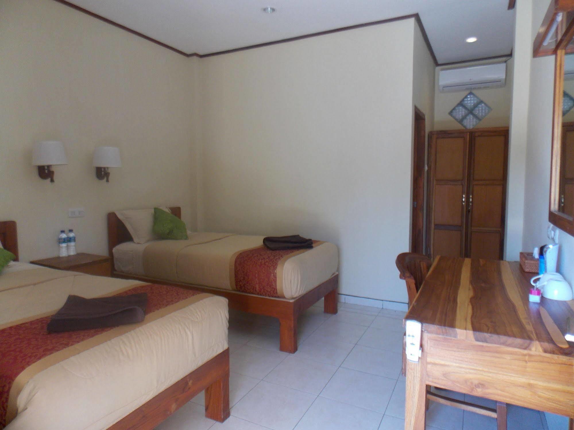 Hotel Komodo 2*